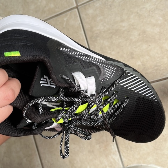 nike kyrie flytrap - Picture 4 of 4